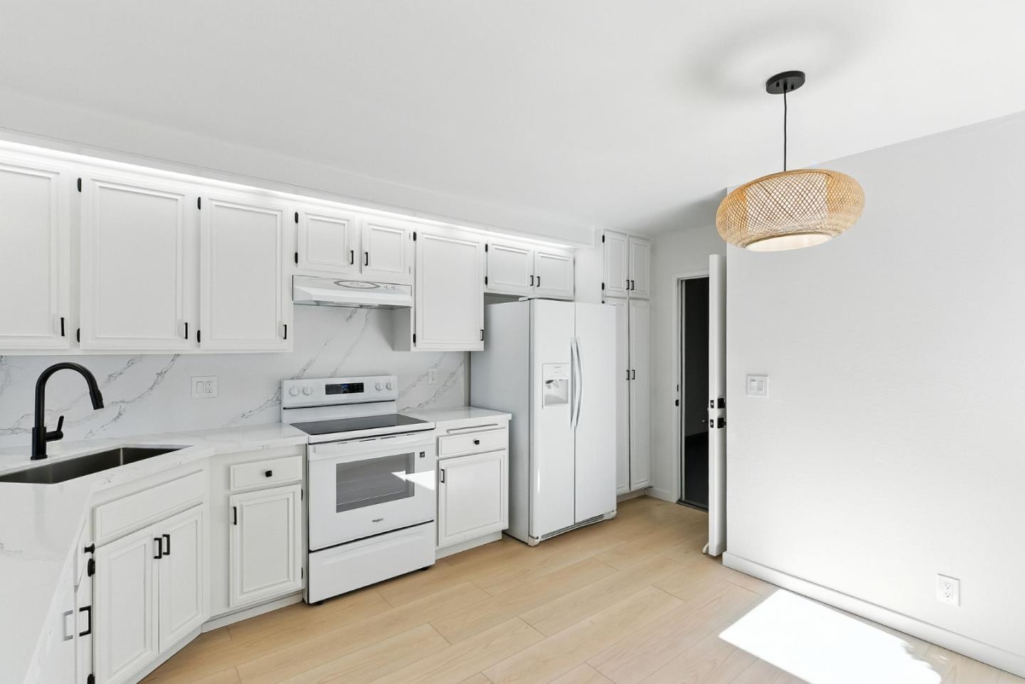 Detail Gallery Image 30 of 85 For 10 Azalea Ln, San Carlos,  CA 94070 - 2 Beds | 2/1 Baths