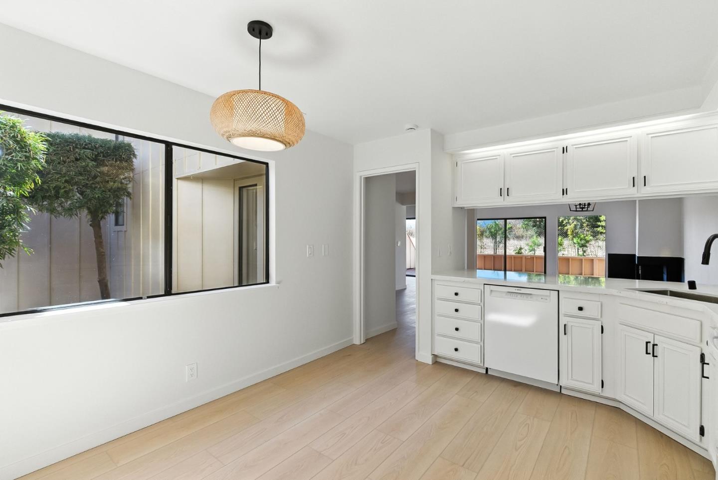 Detail Gallery Image 32 of 85 For 10 Azalea Ln, San Carlos,  CA 94070 - 2 Beds | 2/1 Baths
