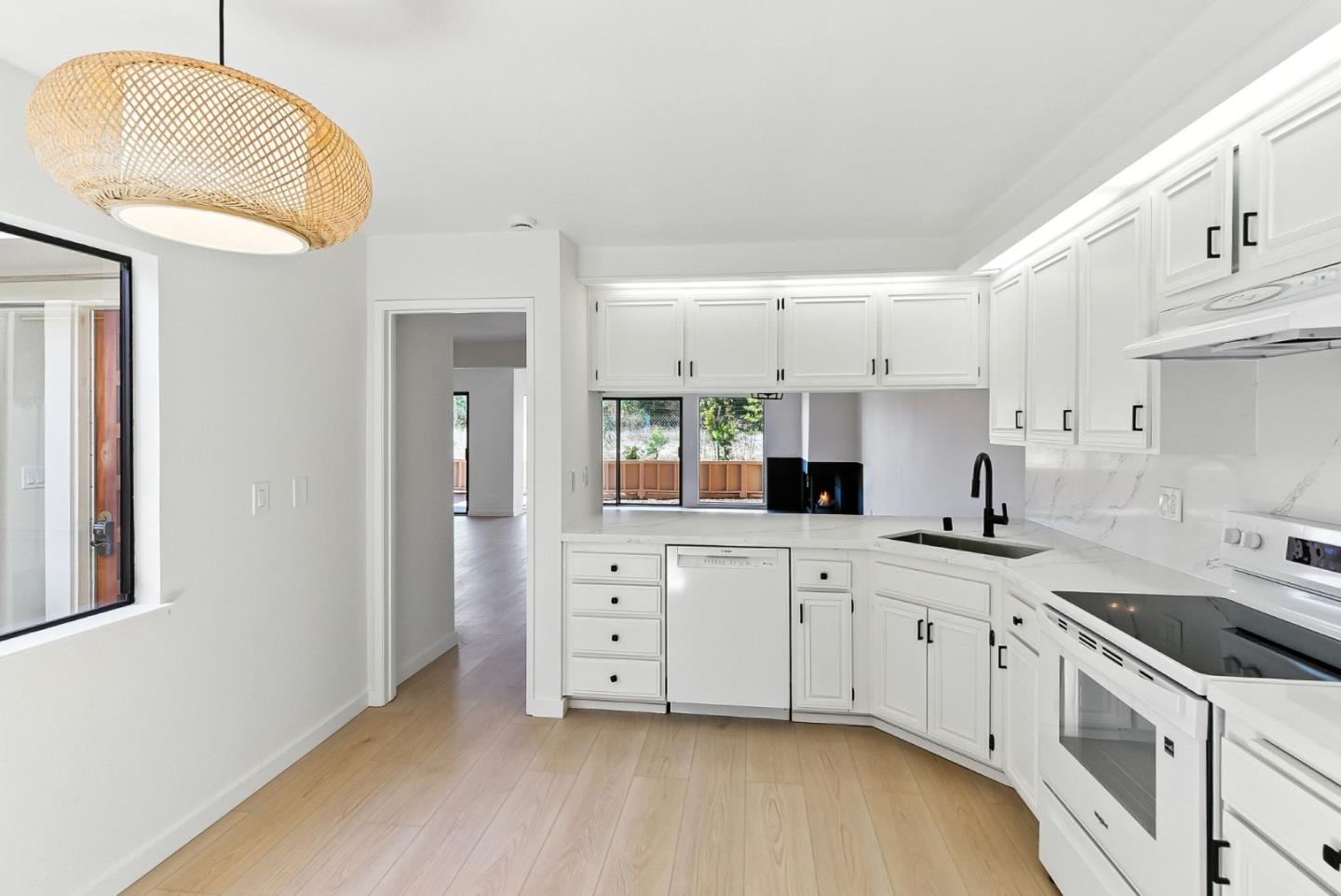Detail Gallery Image 33 of 85 For 10 Azalea Ln, San Carlos,  CA 94070 - 2 Beds | 2/1 Baths