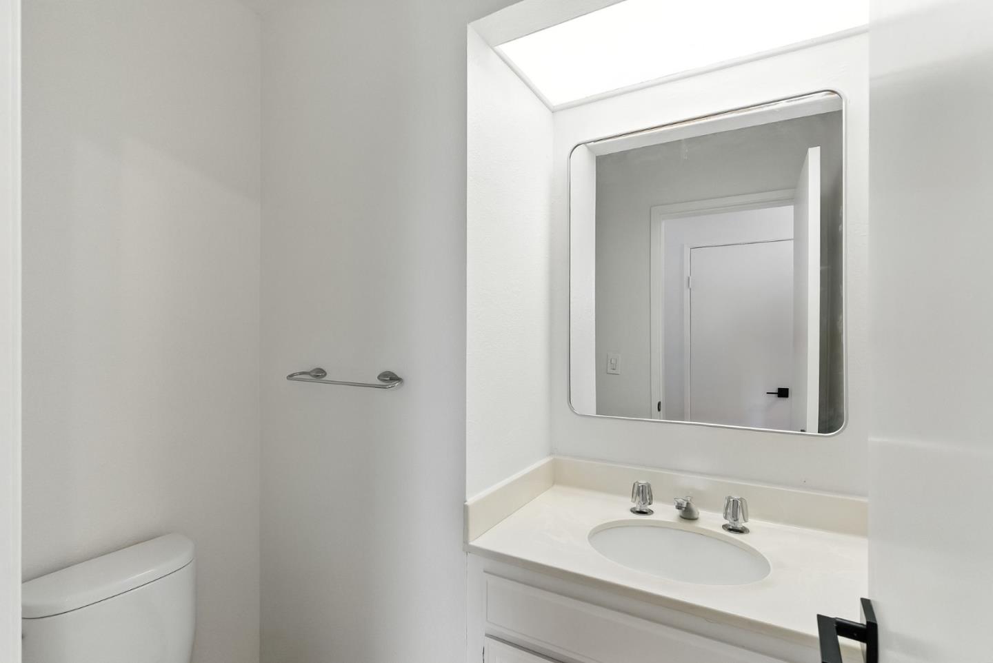 Detail Gallery Image 35 of 85 For 10 Azalea Ln, San Carlos,  CA 94070 - 2 Beds | 2/1 Baths