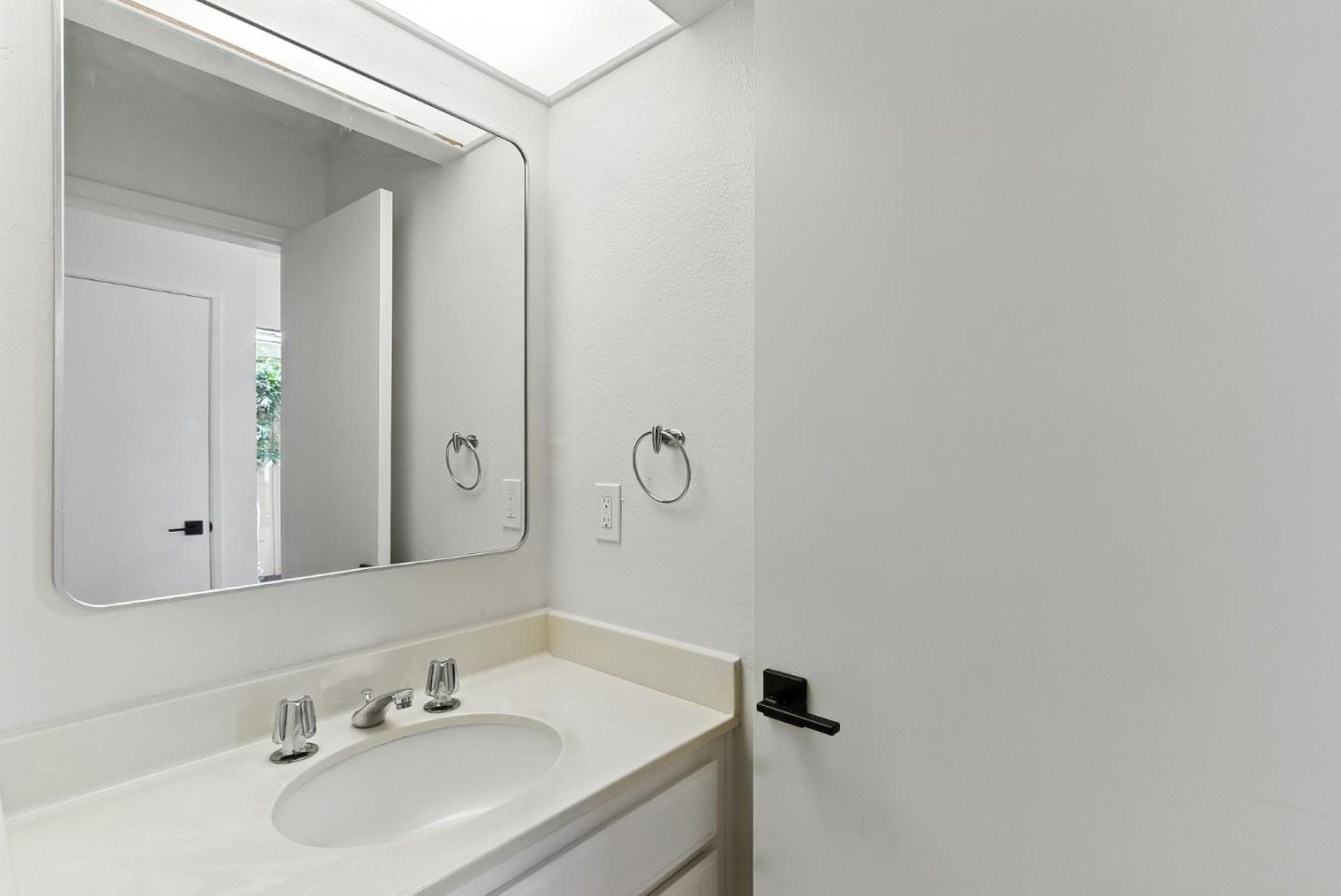 Detail Gallery Image 36 of 85 For 10 Azalea Ln, San Carlos,  CA 94070 - 2 Beds | 2/1 Baths