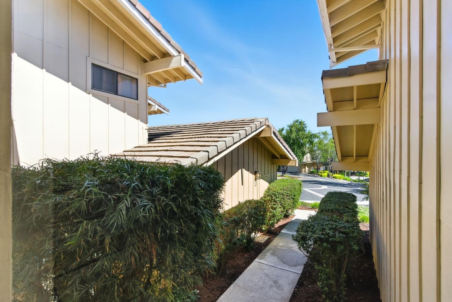 Detail Gallery Image 38 of 85 For 10 Azalea Ln, San Carlos,  CA 94070 - 2 Beds | 2/1 Baths
