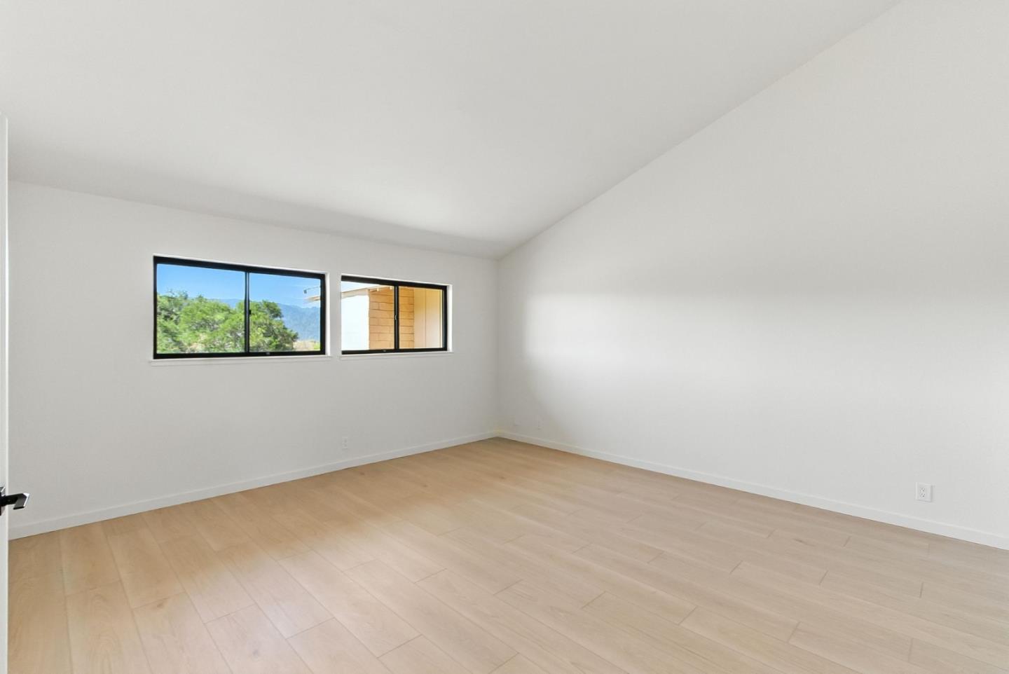 Detail Gallery Image 40 of 85 For 10 Azalea Ln, San Carlos,  CA 94070 - 2 Beds | 2/1 Baths