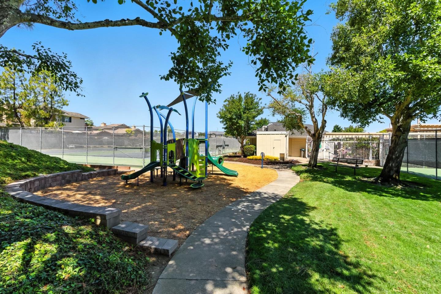 Detail Gallery Image 80 of 85 For 10 Azalea Ln, San Carlos,  CA 94070 - 2 Beds | 2/1 Baths