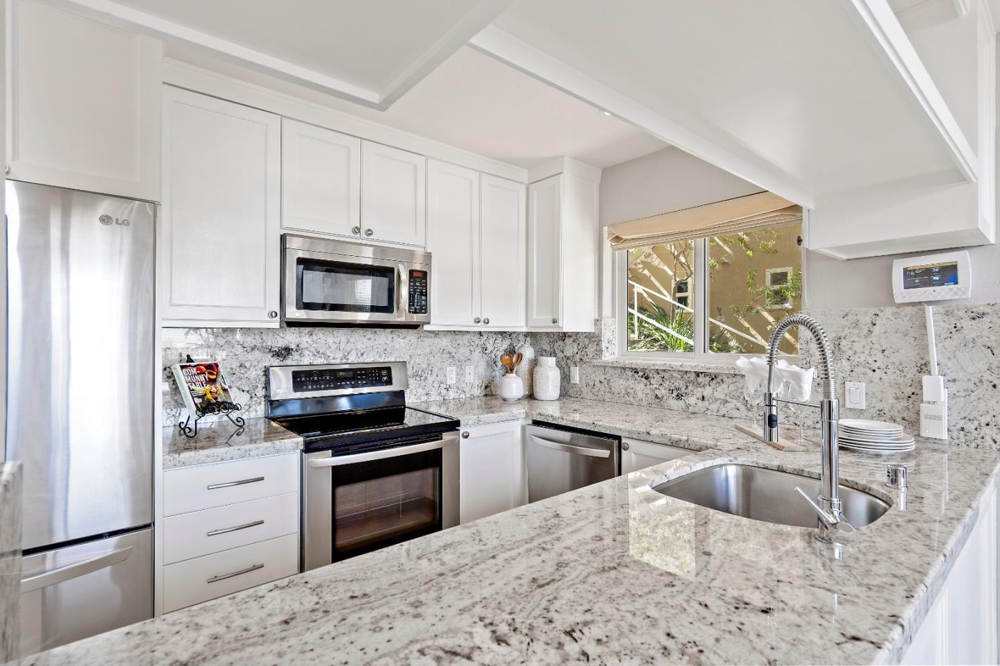 Detail Gallery Image 10 of 20 For 3003 Melendy Dr #2,  San Carlos,  CA 94070 - 2 Beds | 1 Baths