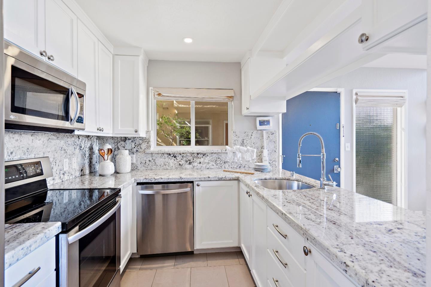 Detail Gallery Image 11 of 20 For 3003 Melendy Dr #2,  San Carlos,  CA 94070 - 2 Beds | 1 Baths