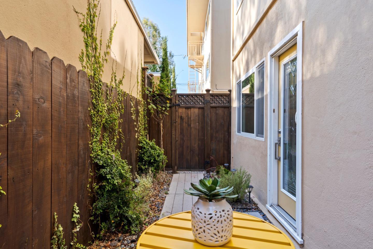 Detail Gallery Image 20 of 20 For 3003 Melendy Dr #2,  San Carlos,  CA 94070 - 2 Beds | 1 Baths