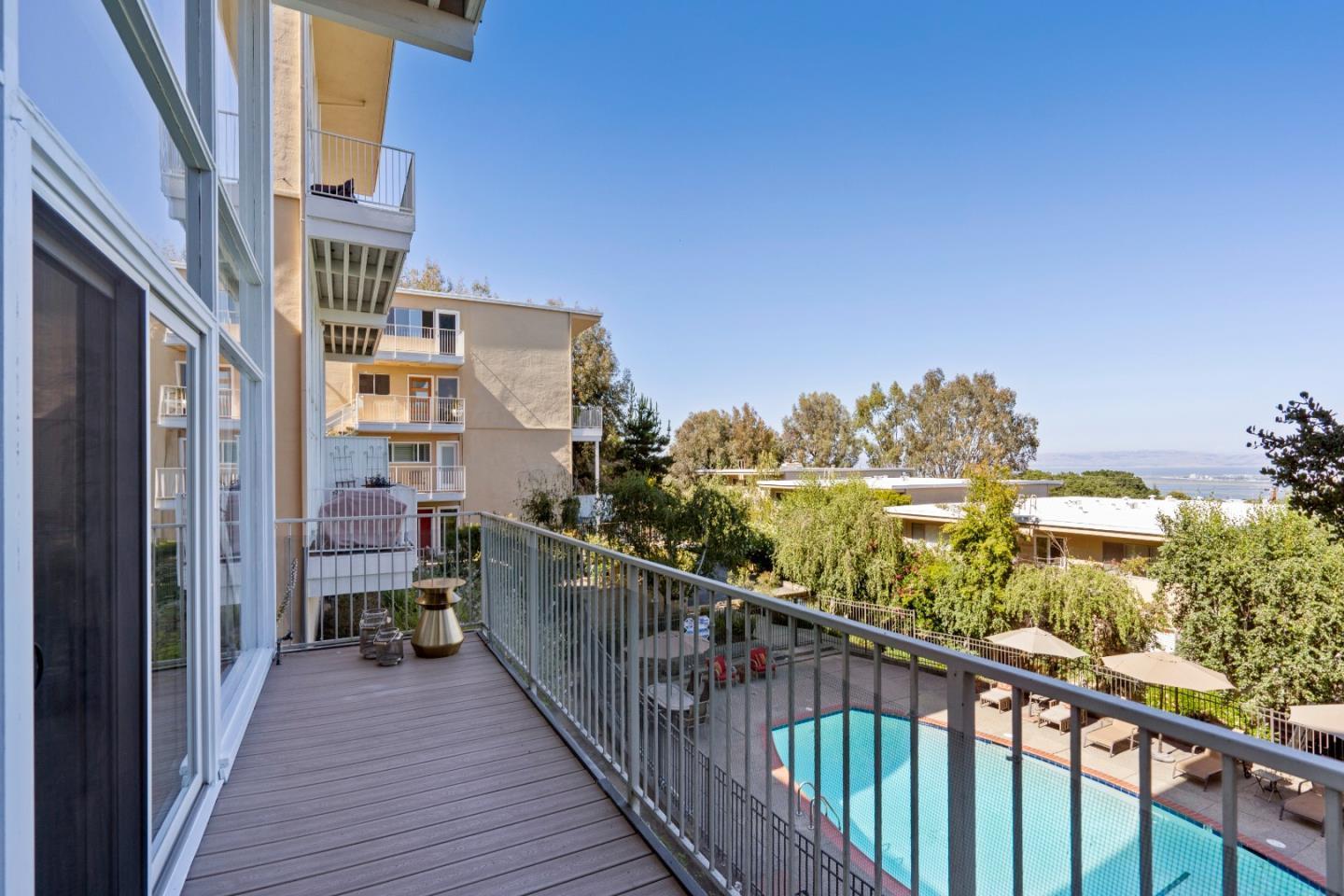 Detail Gallery Image 6 of 20 For 3003 Melendy Dr #2,  San Carlos,  CA 94070 - 2 Beds | 1 Baths