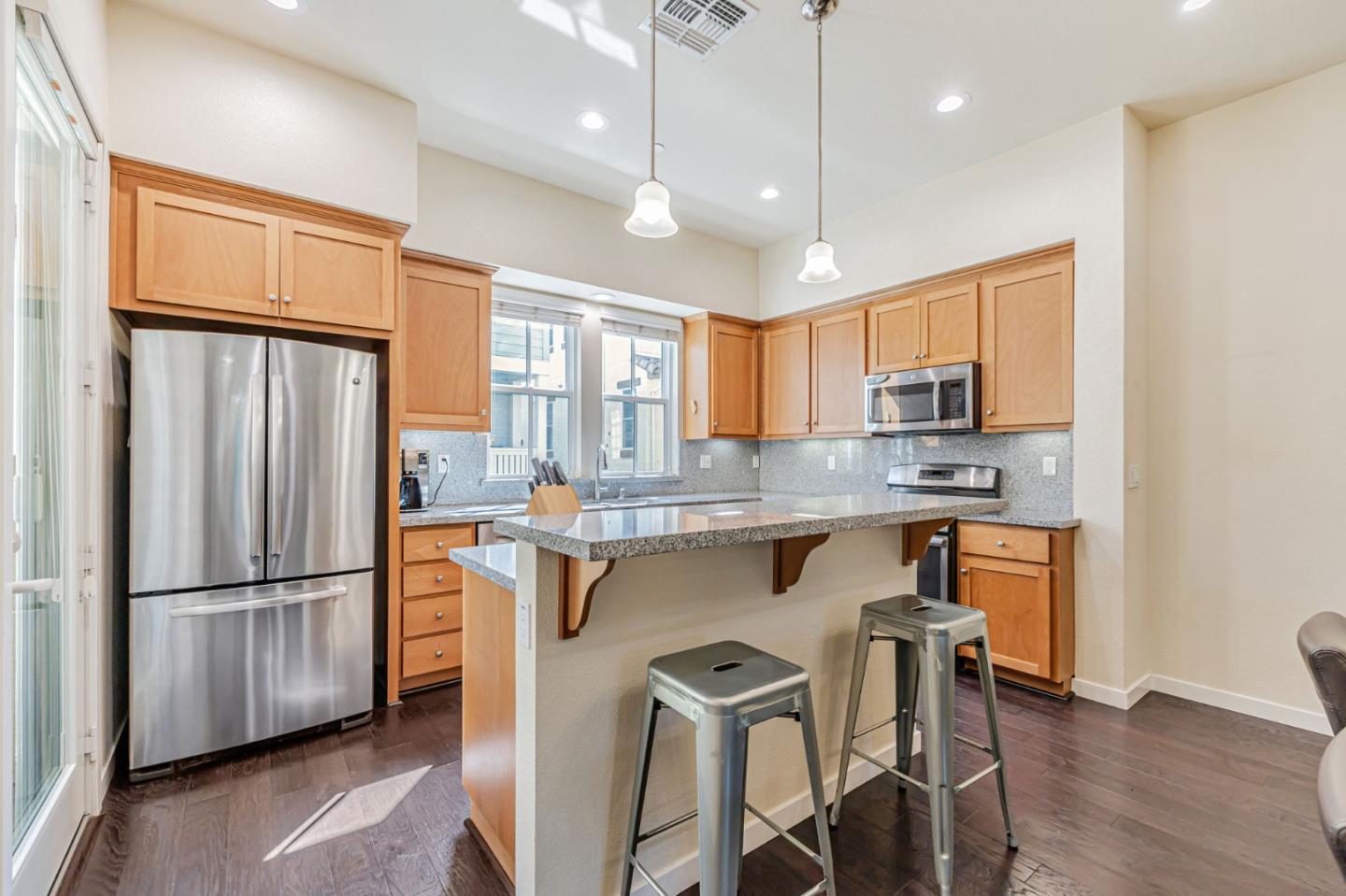 Detail Gallery Image 10 of 32 For 361 W Evelyn Ave, Mountain View,  CA 94041 - 3 Beds | 3/1 Baths