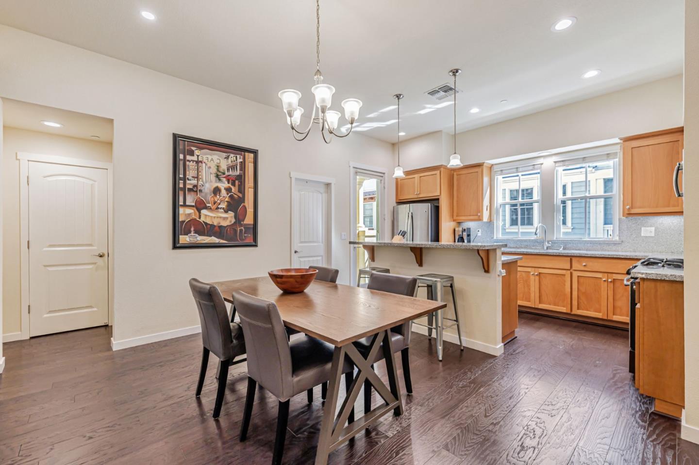 Detail Gallery Image 13 of 32 For 361 W Evelyn Ave, Mountain View,  CA 94041 - 3 Beds | 3/1 Baths