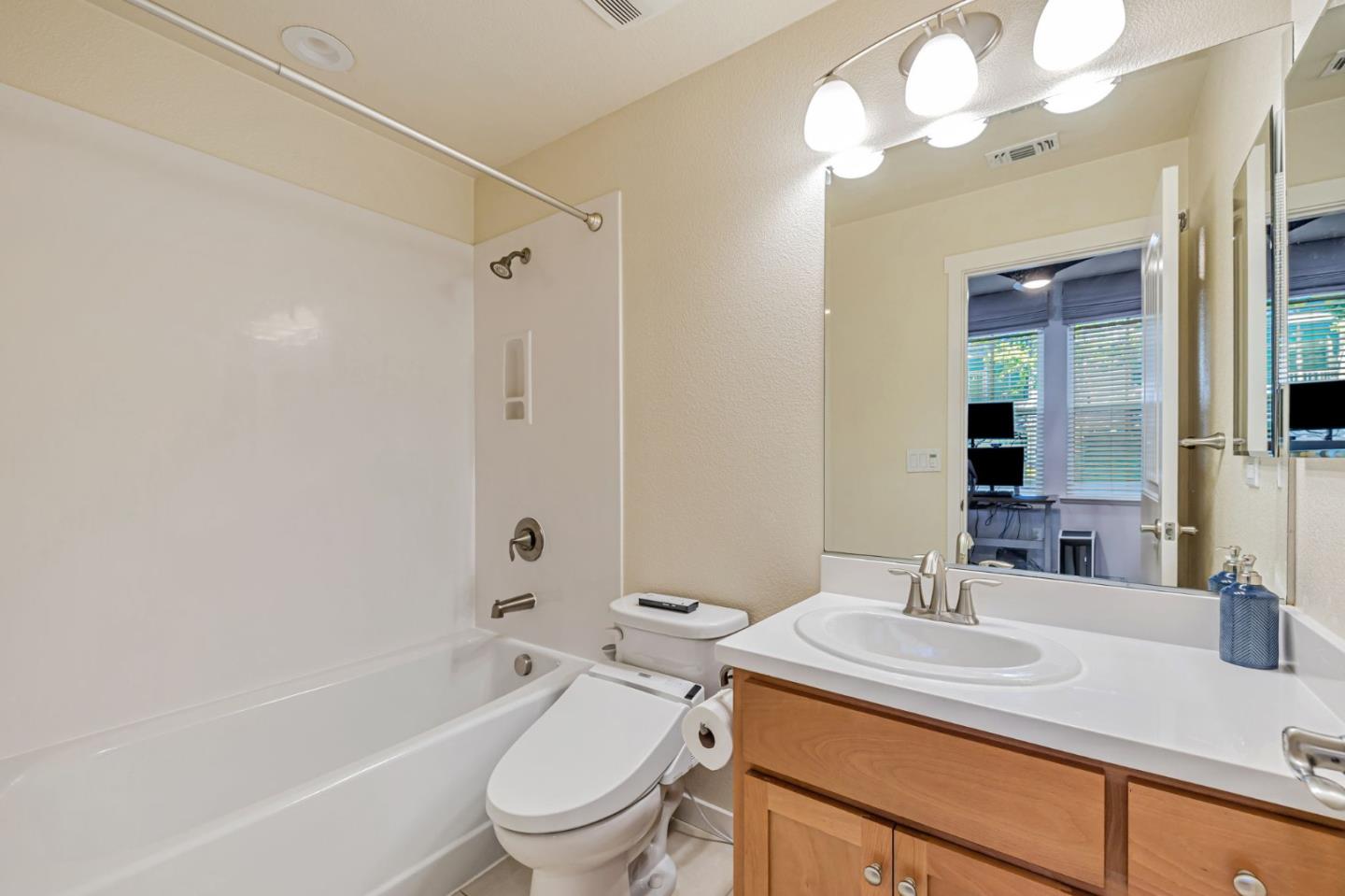 Detail Gallery Image 24 of 32 For 361 W Evelyn Ave, Mountain View,  CA 94041 - 3 Beds | 3/1 Baths