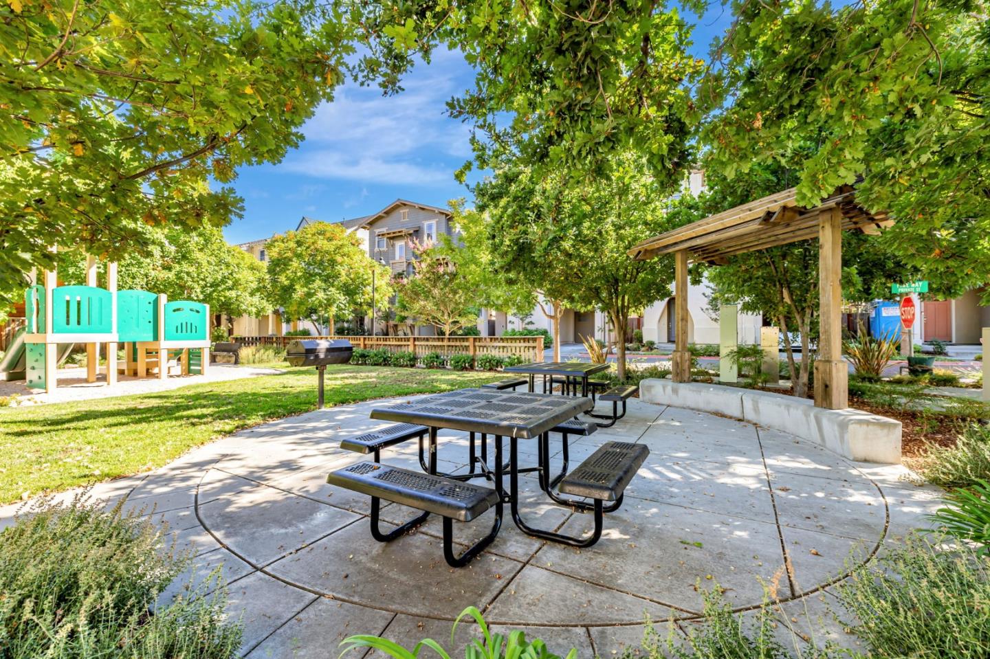 Detail Gallery Image 29 of 32 For 361 W Evelyn Ave, Mountain View,  CA 94041 - 3 Beds | 3/1 Baths