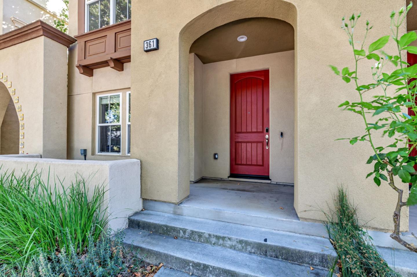 Detail Gallery Image 4 of 32 For 361 W Evelyn Ave, Mountain View,  CA 94041 - 3 Beds | 3/1 Baths