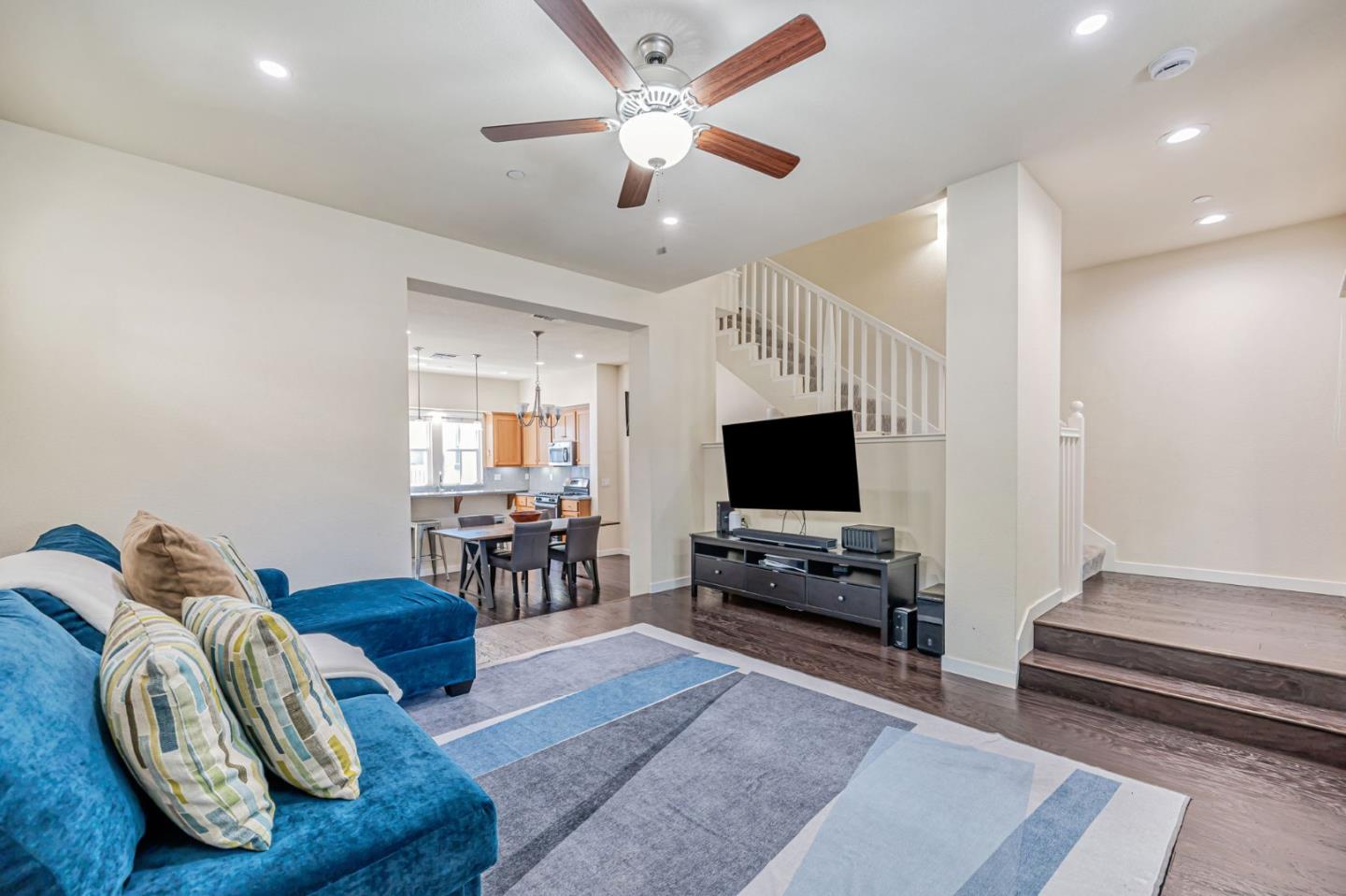 Detail Gallery Image 5 of 32 For 361 W Evelyn Ave, Mountain View,  CA 94041 - 3 Beds | 3/1 Baths