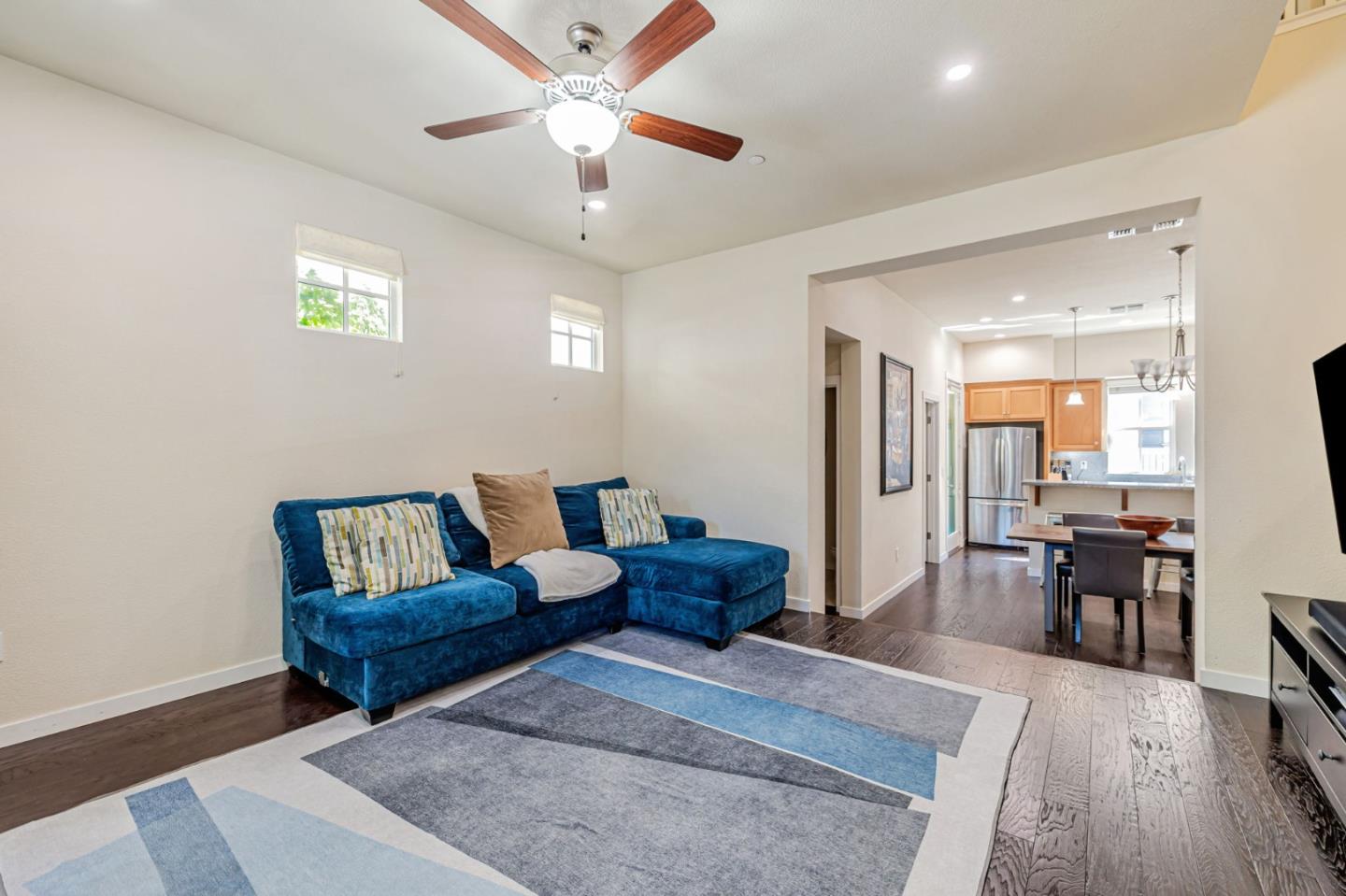 Detail Gallery Image 6 of 32 For 361 W Evelyn Ave, Mountain View,  CA 94041 - 3 Beds | 3/1 Baths