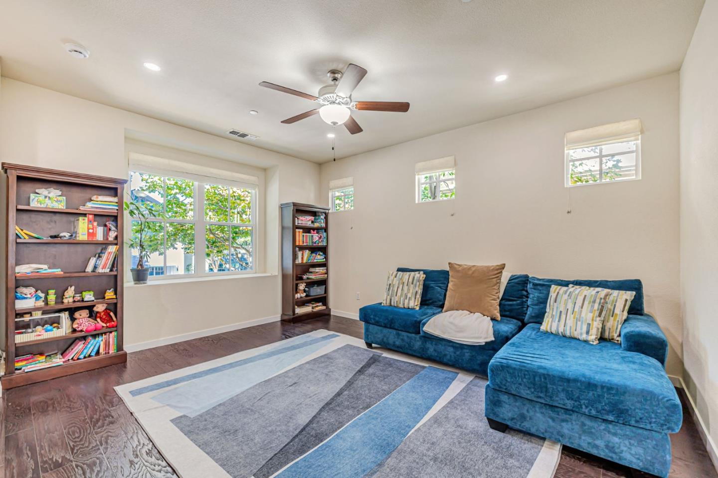 Detail Gallery Image 7 of 32 For 361 W Evelyn Ave, Mountain View,  CA 94041 - 3 Beds | 3/1 Baths