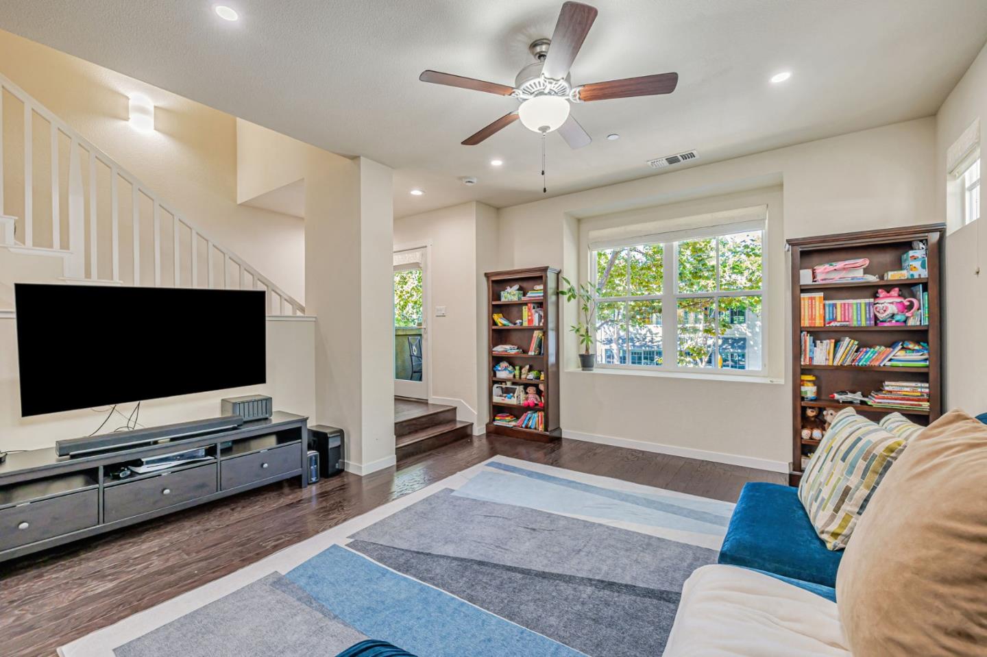 Detail Gallery Image 8 of 32 For 361 W Evelyn Ave, Mountain View,  CA 94041 - 3 Beds | 3/1 Baths