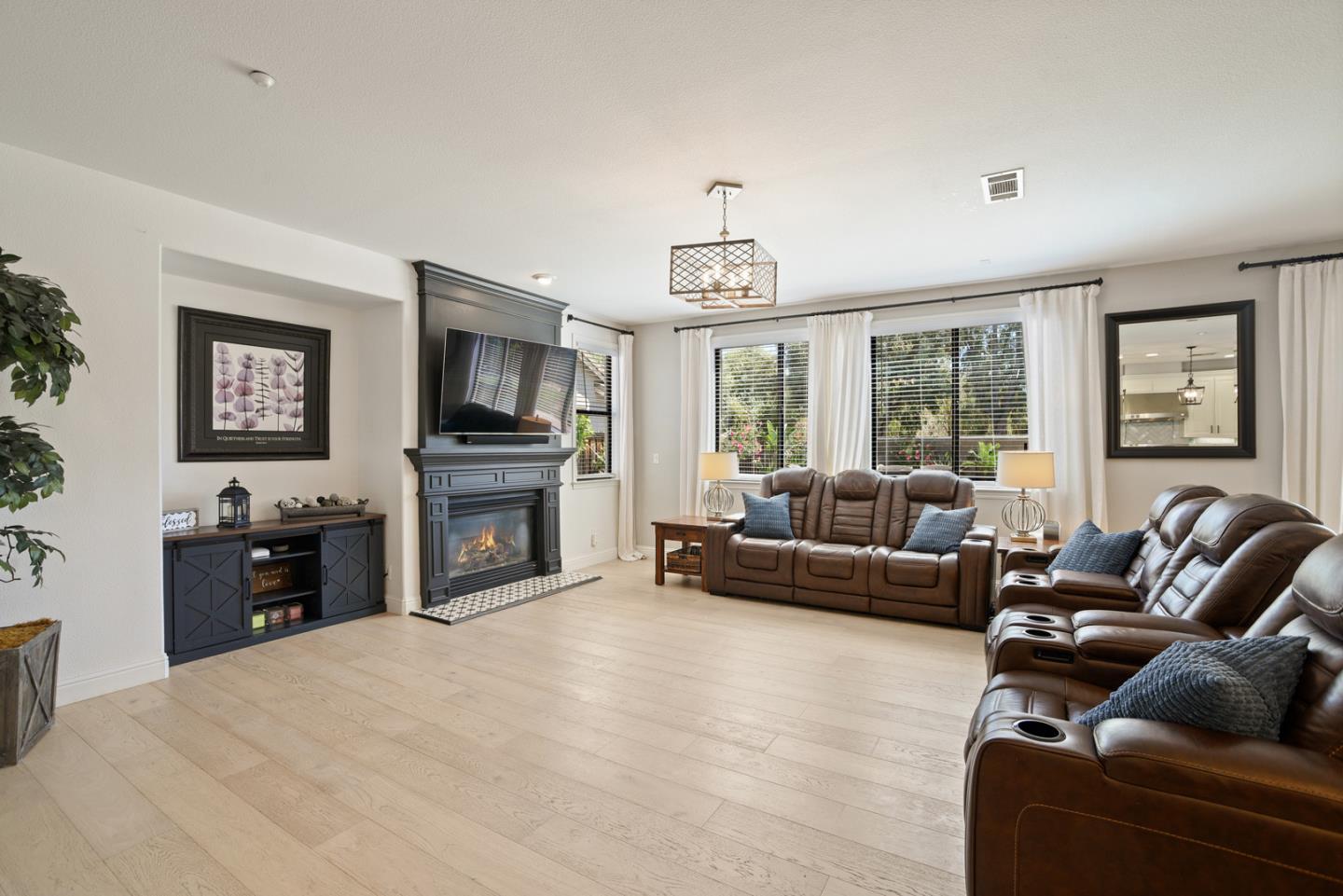 Detail Gallery Image 4 of 32 For 2264 Star Lilly Ct, Brentwood,  CA 94513 - 5 Beds | 4 Baths
