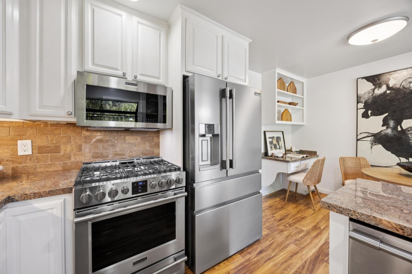 Detail Gallery Image 13 of 32 For 307 Carlos Ave, Redwood City,  CA 94061 - 3 Beds | 2/1 Baths