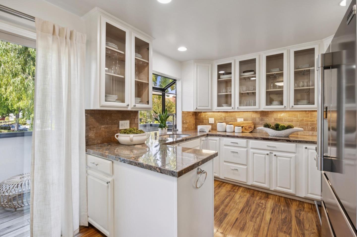 Detail Gallery Image 14 of 32 For 307 Carlos Ave, Redwood City,  CA 94061 - 3 Beds | 2/1 Baths