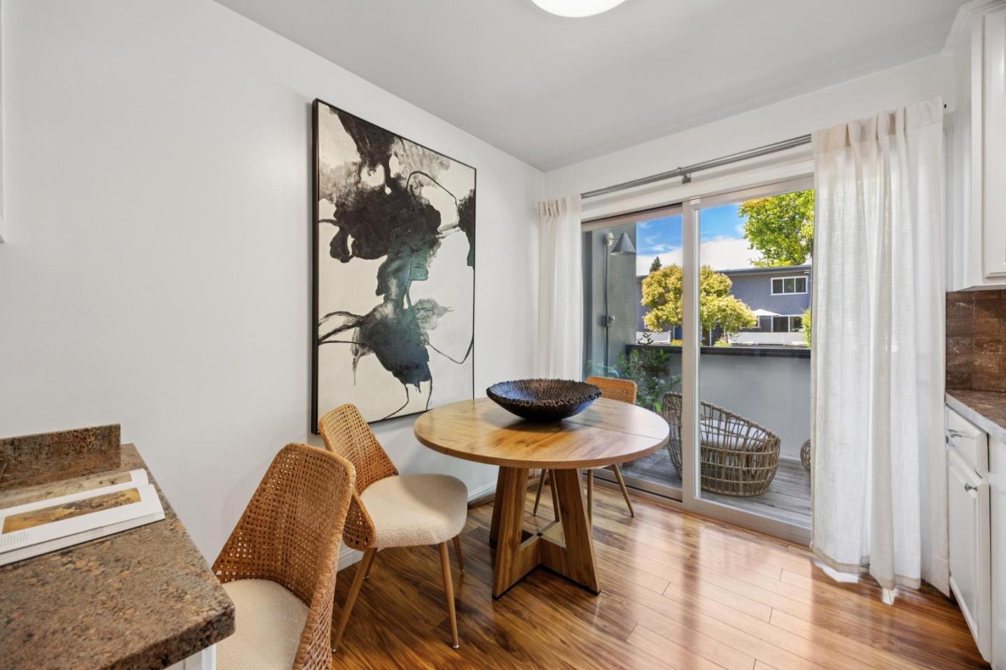 Detail Gallery Image 15 of 32 For 307 Carlos Ave, Redwood City,  CA 94061 - 3 Beds | 2/1 Baths