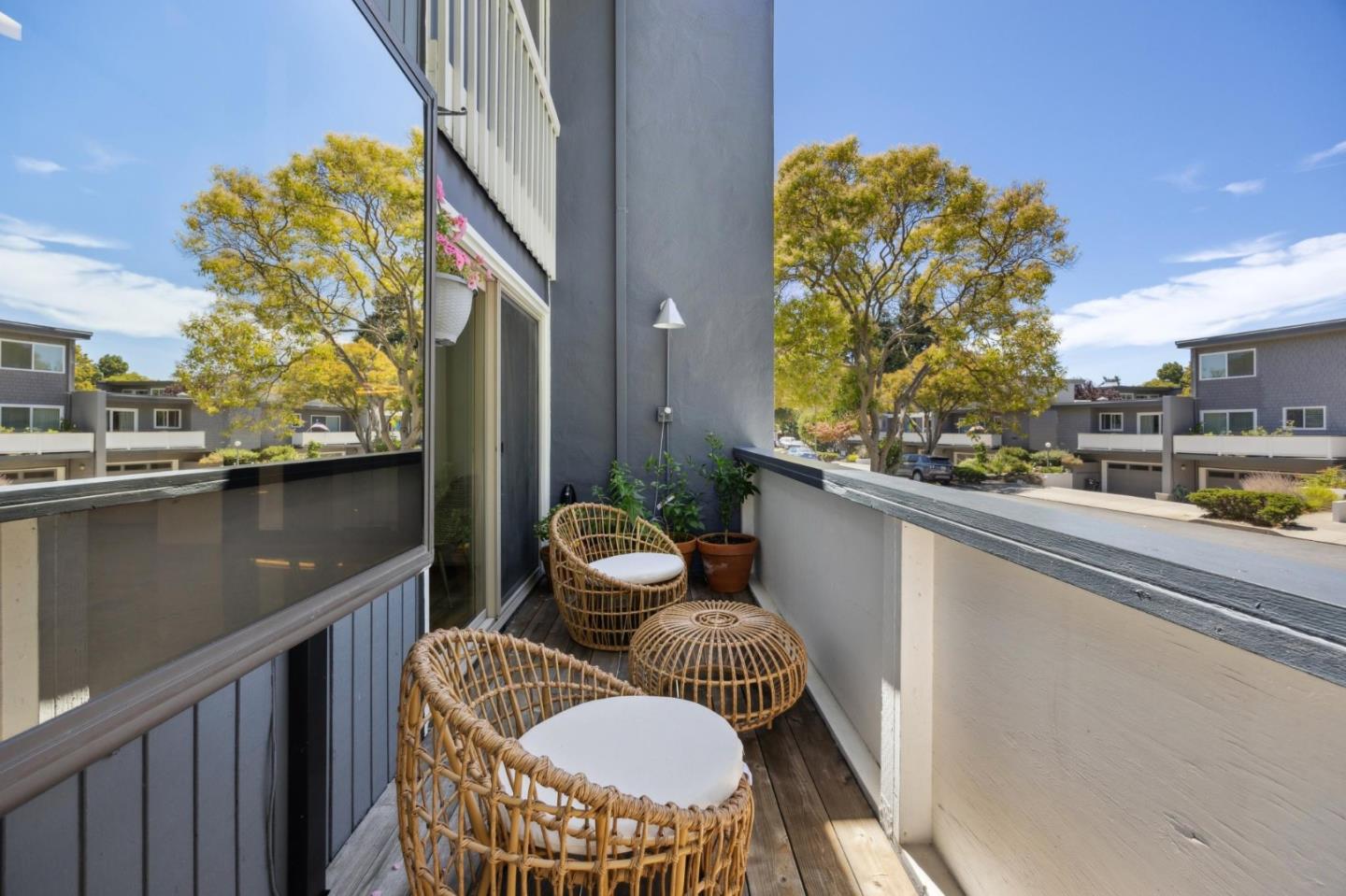 Detail Gallery Image 16 of 32 For 307 Carlos Ave, Redwood City,  CA 94061 - 3 Beds | 2/1 Baths