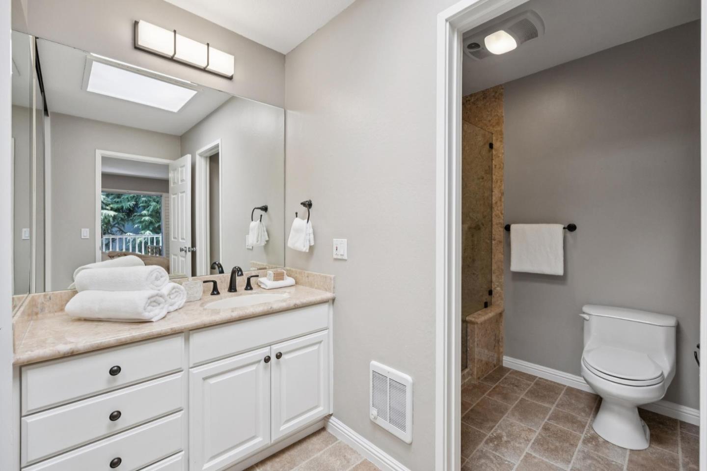 Detail Gallery Image 24 of 32 For 307 Carlos Ave, Redwood City,  CA 94061 - 3 Beds | 2/1 Baths