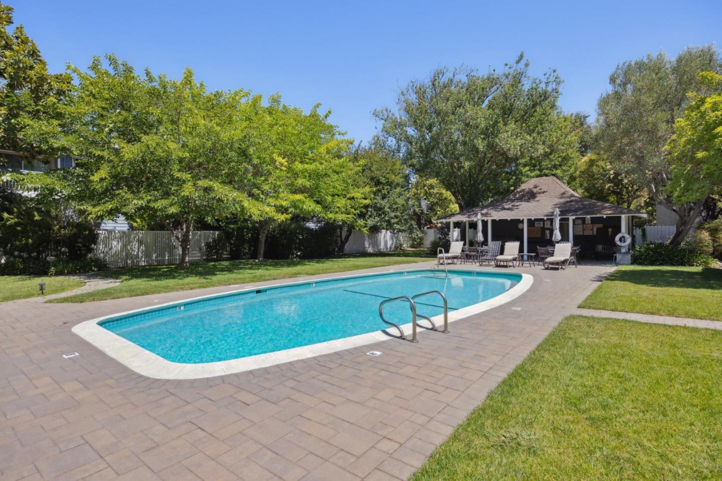 Detail Gallery Image 31 of 32 For 307 Carlos Ave, Redwood City,  CA 94061 - 3 Beds | 2/1 Baths