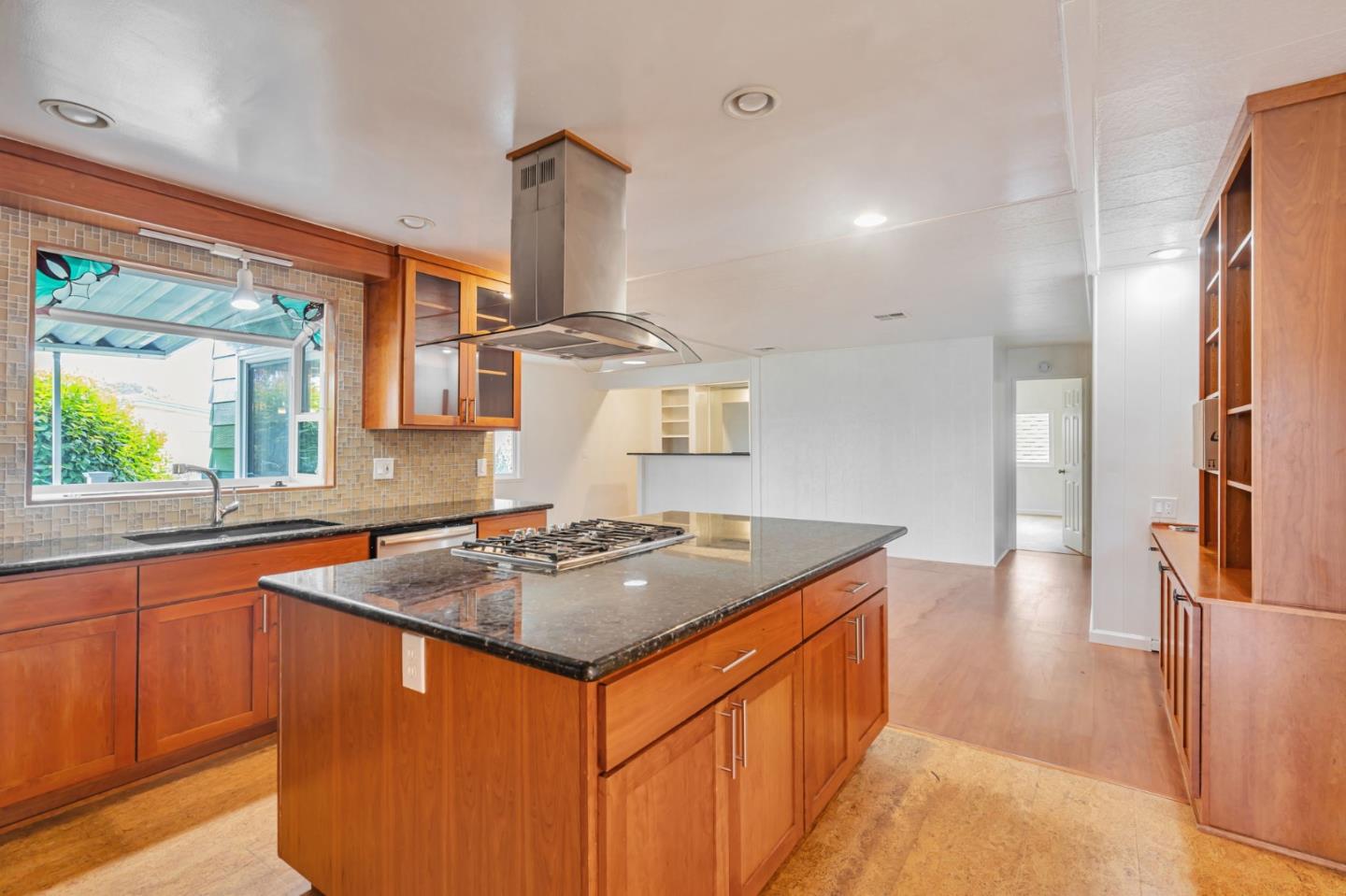 Detail Gallery Image 10 of 28 For 40 Ranchero Way #40,  Hayward,  CA 94544 - 2 Beds | 2 Baths