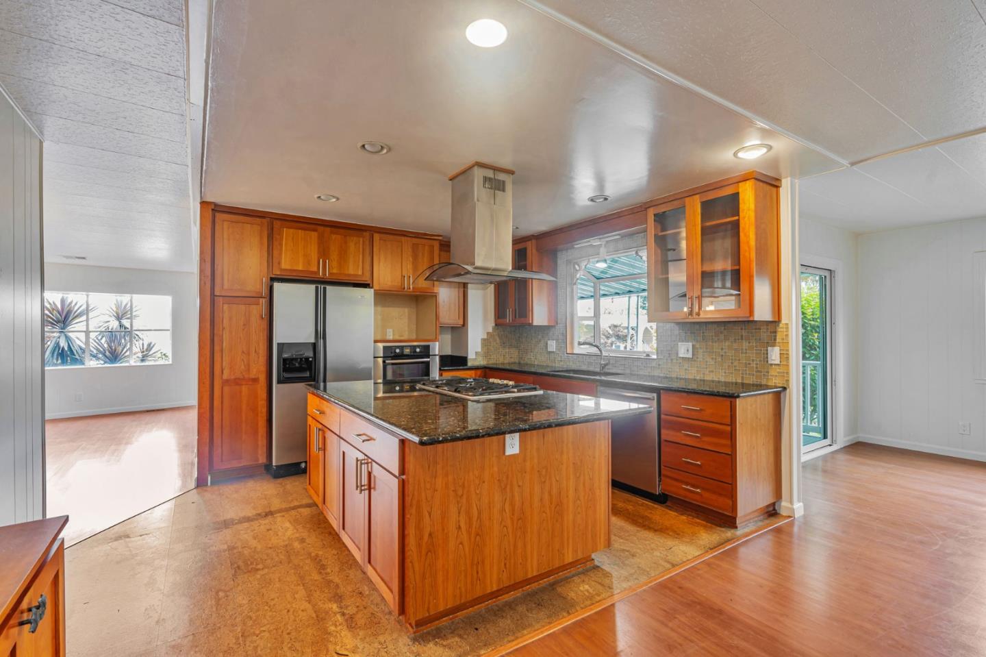 Detail Gallery Image 12 of 28 For 40 Ranchero Way #40,  Hayward,  CA 94544 - 2 Beds | 2 Baths