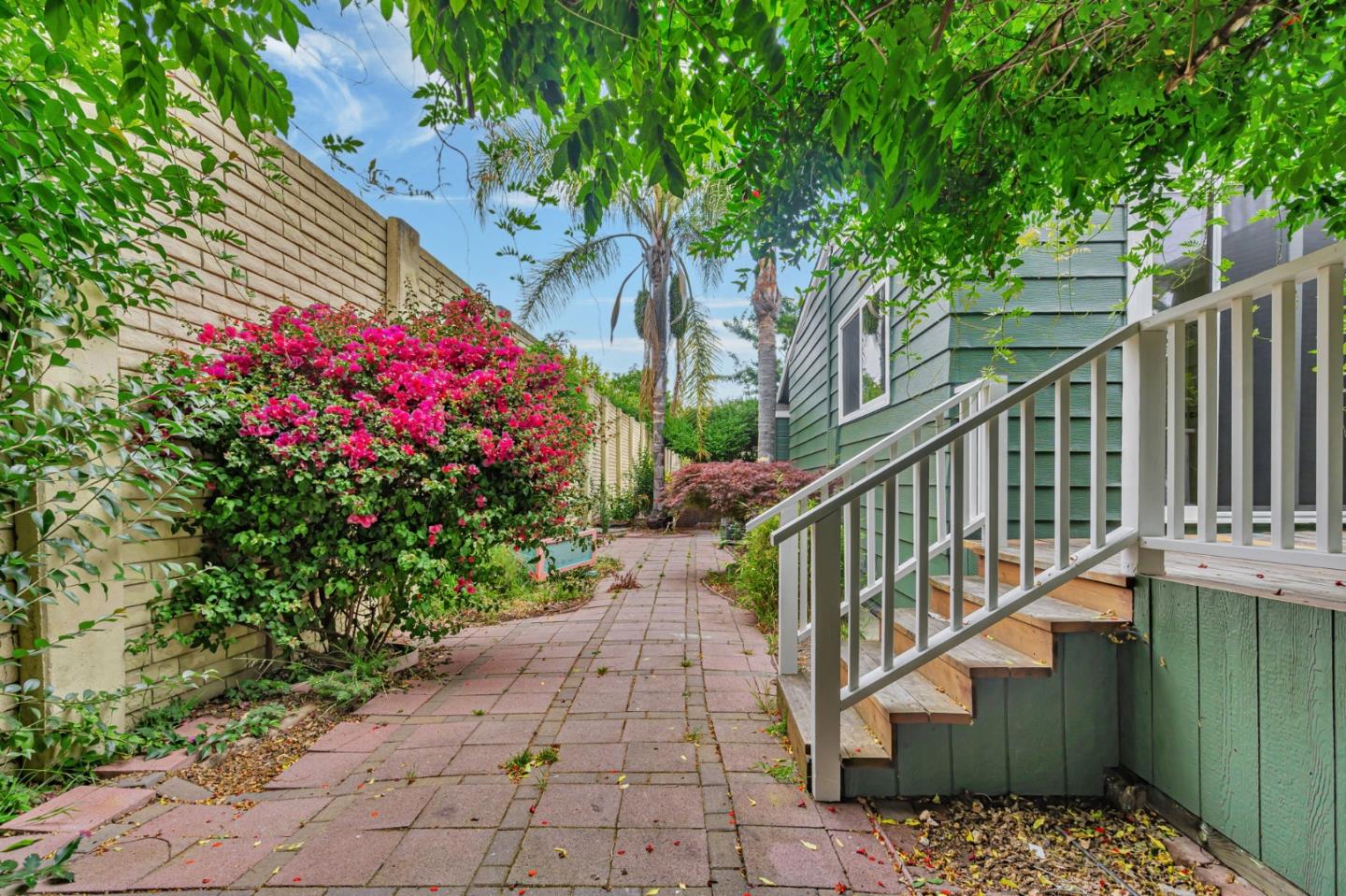 Detail Gallery Image 2 of 28 For 40 Ranchero Way #40,  Hayward,  CA 94544 - 2 Beds | 2 Baths