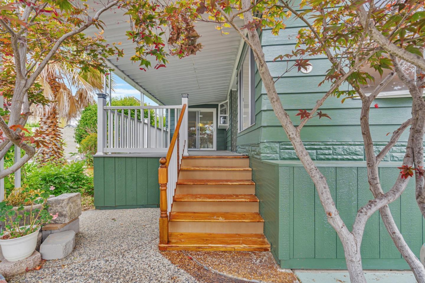Detail Gallery Image 3 of 28 For 40 Ranchero Way #40,  Hayward,  CA 94544 - 2 Beds | 2 Baths
