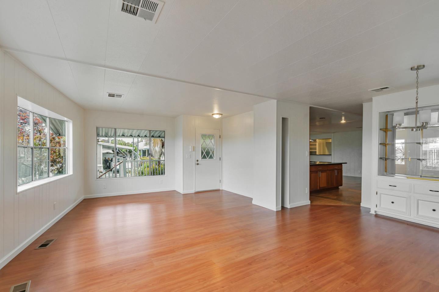 Detail Gallery Image 7 of 28 For 40 Ranchero Way #40,  Hayward,  CA 94544 - 2 Beds | 2 Baths