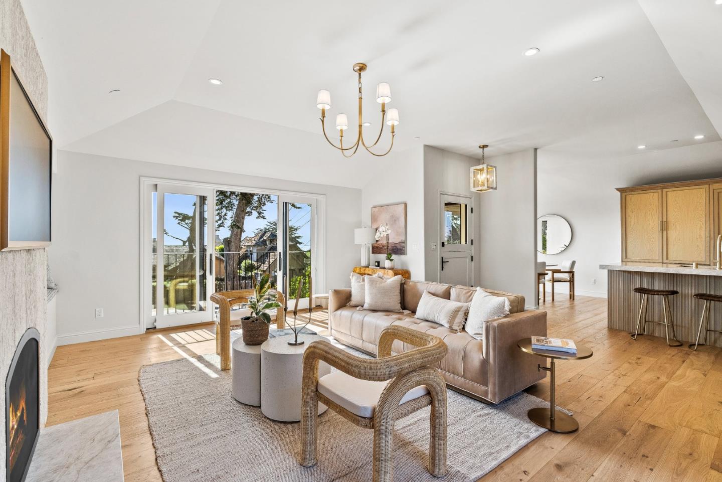 Detail Gallery Image 7 of 37 For 2 Se San Antonio Ave, Carmel,  CA 93923 - 3 Beds | 2 Baths