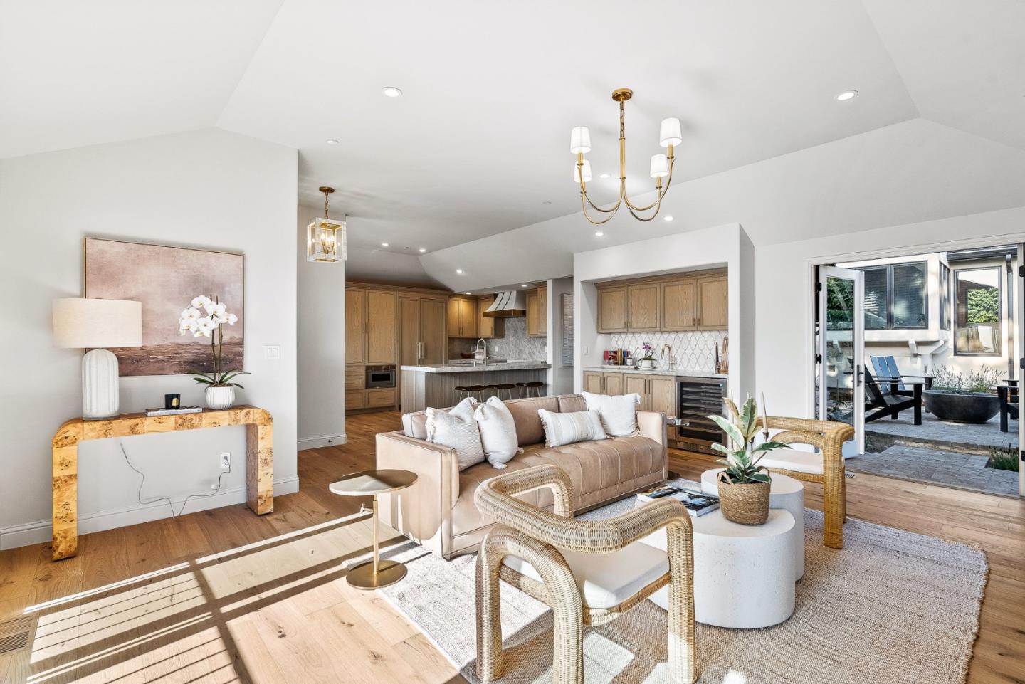 Detail Gallery Image 8 of 37 For 2 Se San Antonio Ave, Carmel,  CA 93923 - 3 Beds | 2 Baths