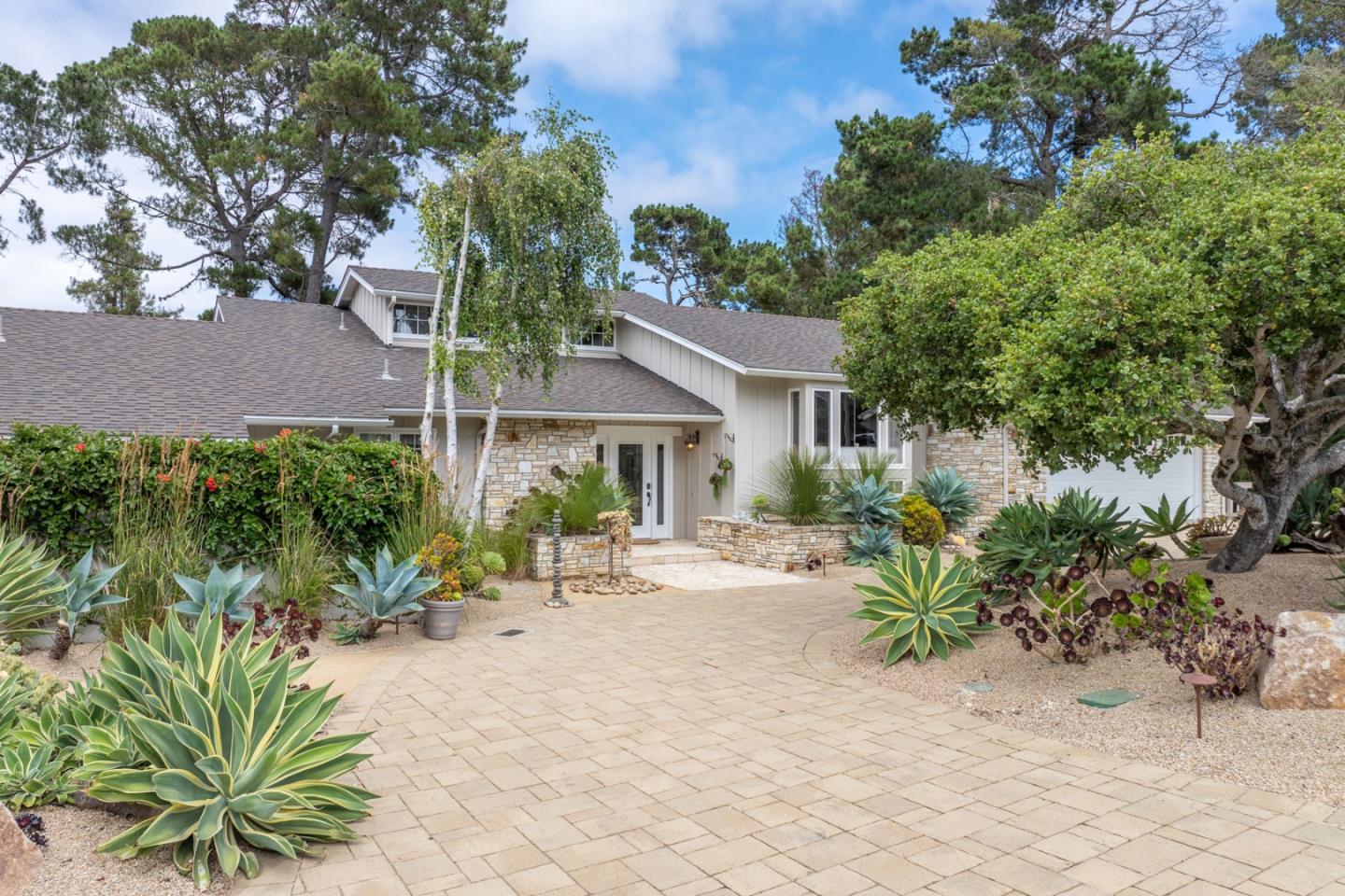Detail Gallery Image 1 of 33 For 18 Deer Stalker Path, Monterey,  CA 93940 - 3 Beds | 2/1 Baths