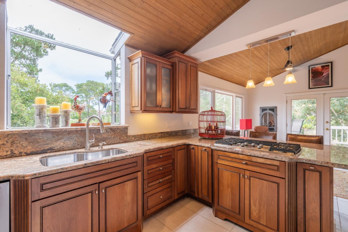 Detail Gallery Image 11 of 33 For 18 Deer Stalker Path, Monterey,  CA 93940 - 3 Beds | 2/1 Baths