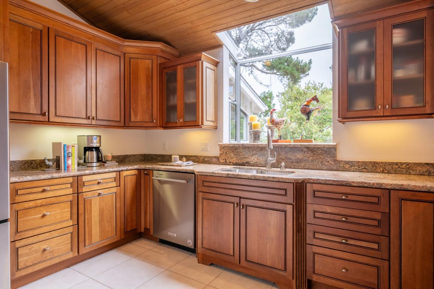 Detail Gallery Image 12 of 33 For 18 Deer Stalker Path, Monterey,  CA 93940 - 3 Beds | 2/1 Baths