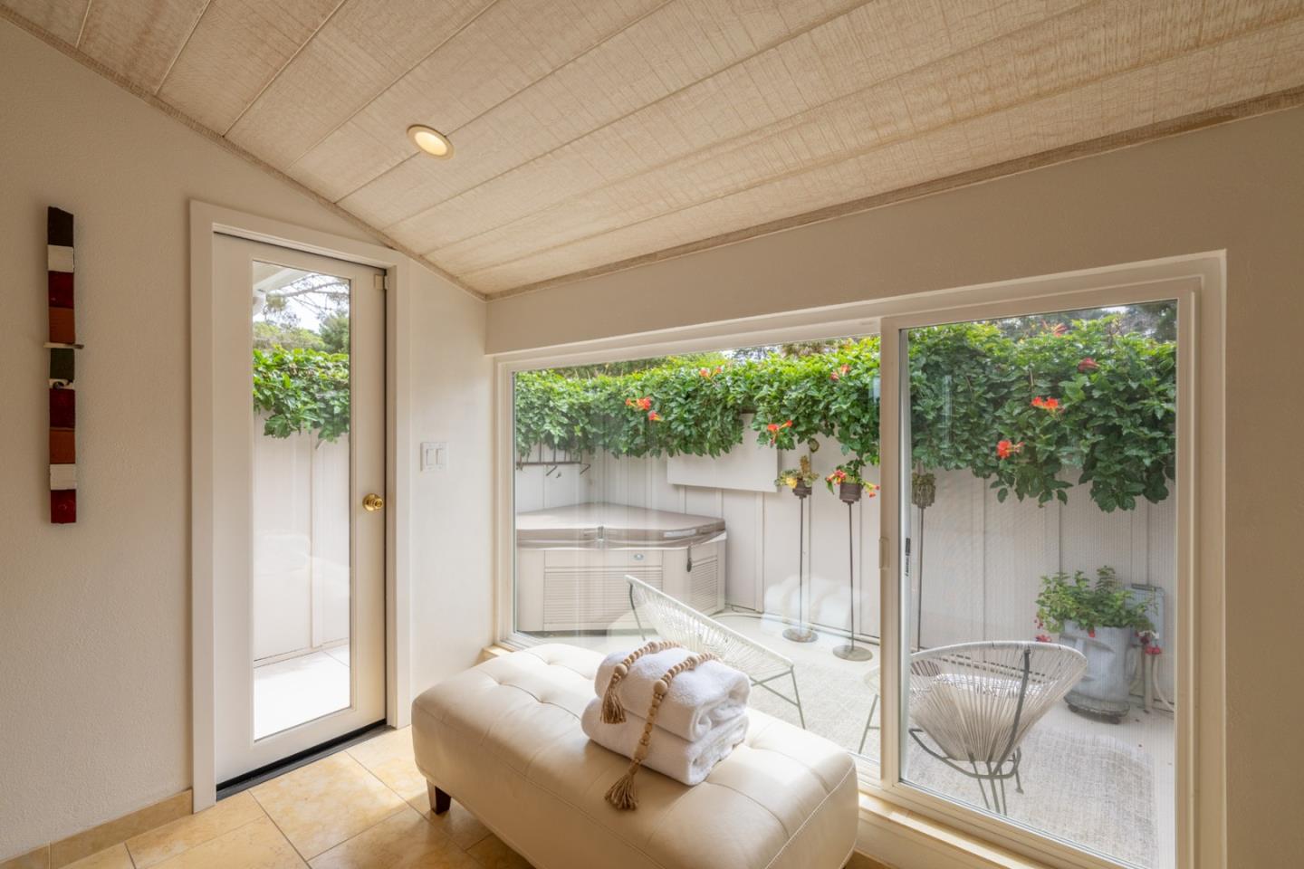 Detail Gallery Image 19 of 33 For 18 Deer Stalker Path, Monterey,  CA 93940 - 3 Beds | 2/1 Baths