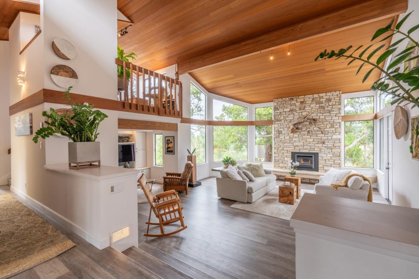 Detail Gallery Image 9 of 33 For 18 Deer Stalker Path, Monterey,  CA 93940 - 3 Beds | 2/1 Baths