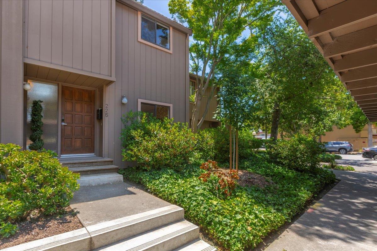 Detail Gallery Image 2 of 34 For 225 Horizon Ave, Mountain View,  CA 94043 - 2 Beds | 1/1 Baths