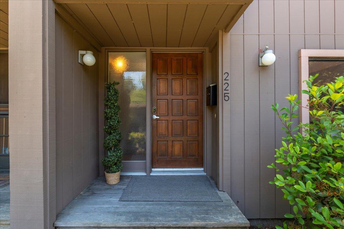 Detail Gallery Image 3 of 34 For 225 Horizon Ave, Mountain View,  CA 94043 - 2 Beds | 1/1 Baths