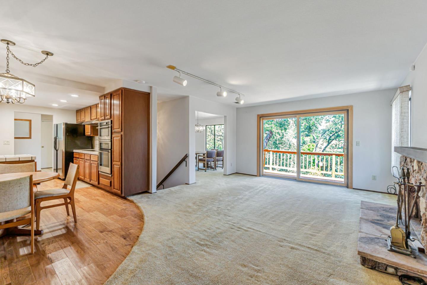 Detail Gallery Image 2 of 20 For 126 Saint Joan Ln, Pleasant Hill,  CA 94523 - 3 Beds | 2/1 Baths