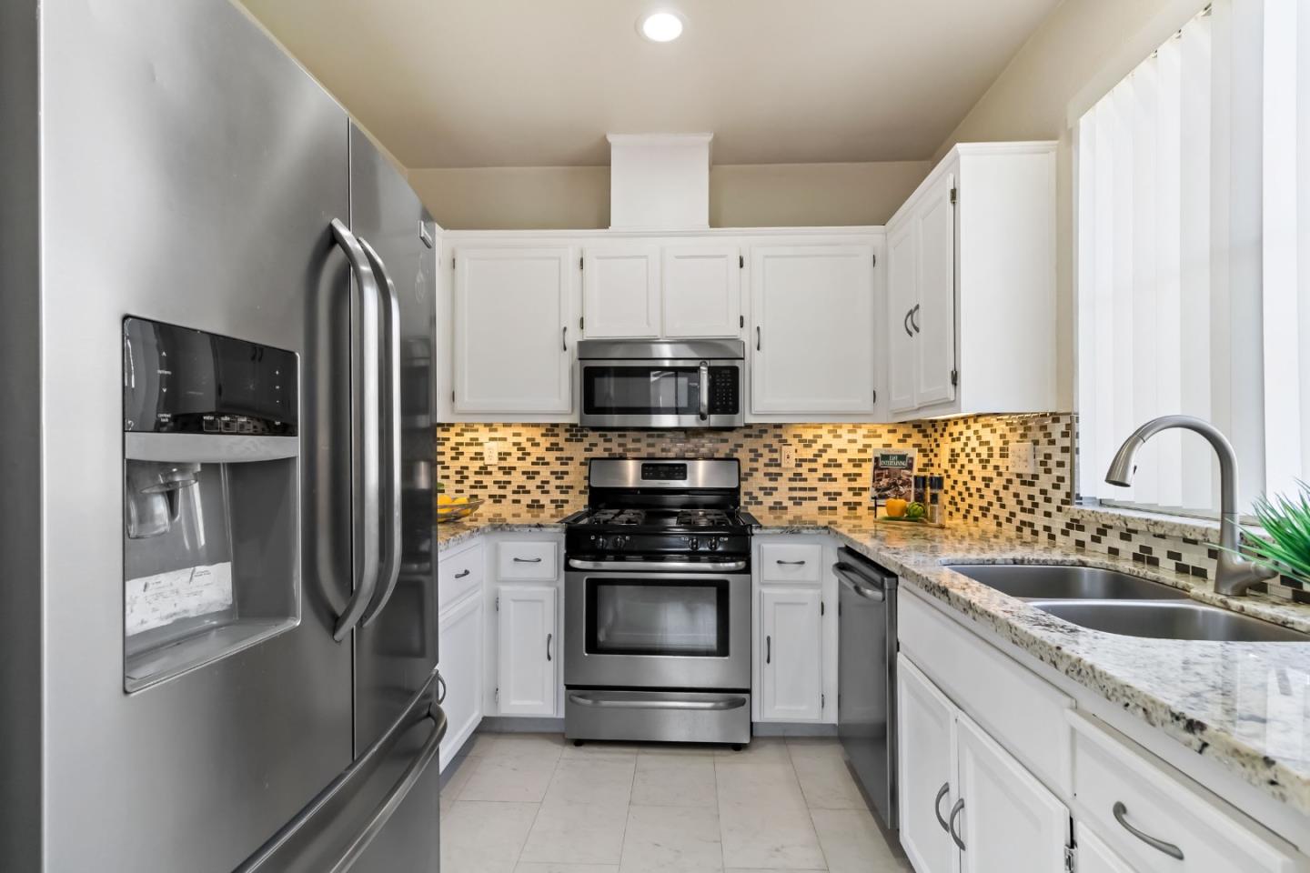 Detail Gallery Image 18 of 35 For 3581 Jasmine Cir, San Jose,  CA 95135 - 2 Beds | 2 Baths