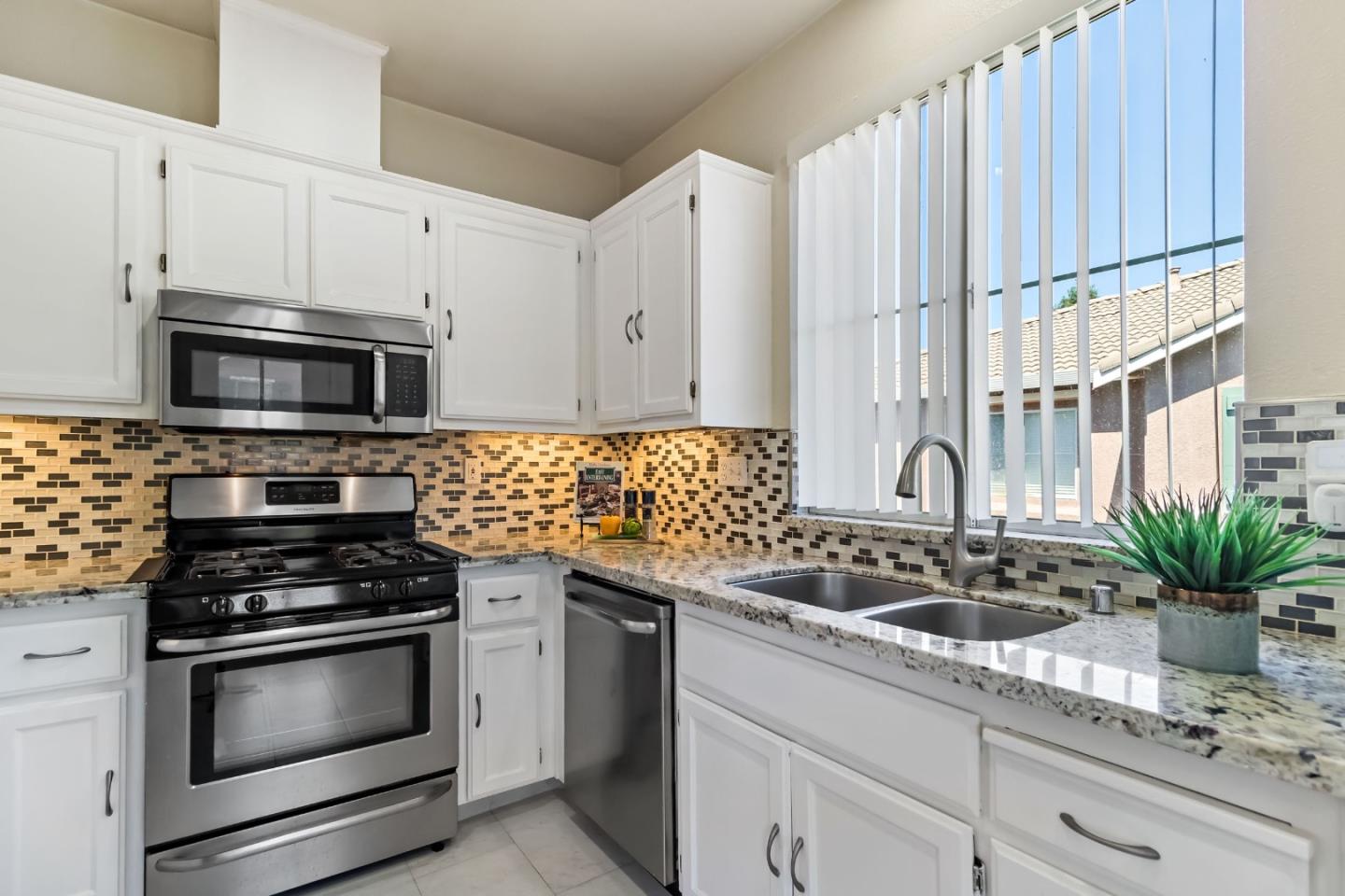 Detail Gallery Image 19 of 35 For 3581 Jasmine Cir, San Jose,  CA 95135 - 2 Beds | 2 Baths