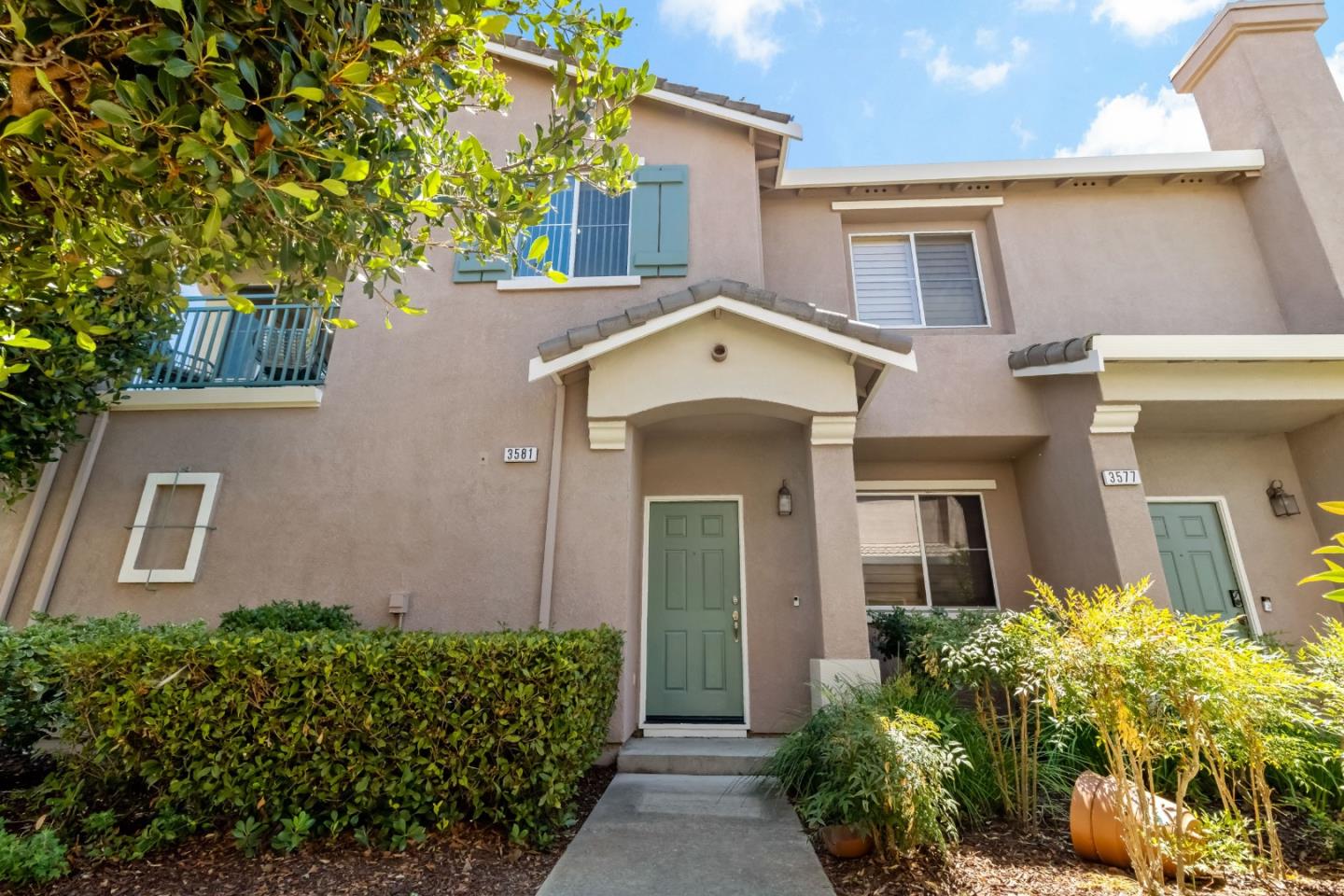 Detail Gallery Image 3 of 35 For 3581 Jasmine Cir, San Jose,  CA 95135 - 2 Beds | 2 Baths