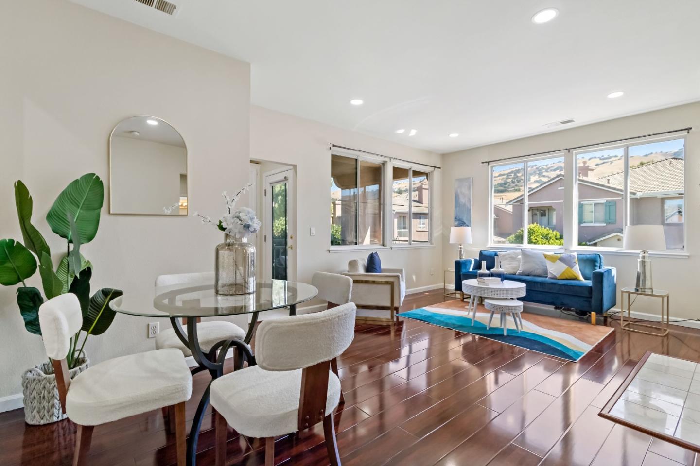 Detail Gallery Image 7 of 35 For 3581 Jasmine Cir, San Jose,  CA 95135 - 2 Beds | 2 Baths