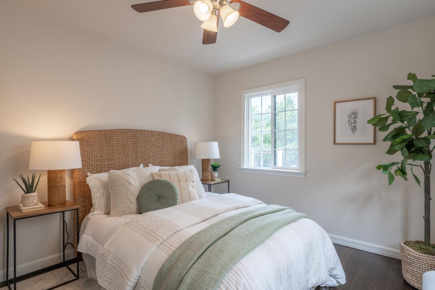 Detail Gallery Image 11 of 27 For 1222 Lincoln Ave, Pacific Grove,  CA 93950 - 4 Beds | 1 Baths