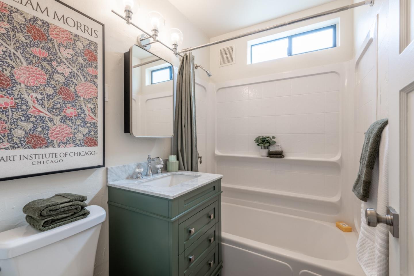 Detail Gallery Image 12 of 27 For 1222 Lincoln Ave, Pacific Grove,  CA 93950 - 4 Beds | 1 Baths