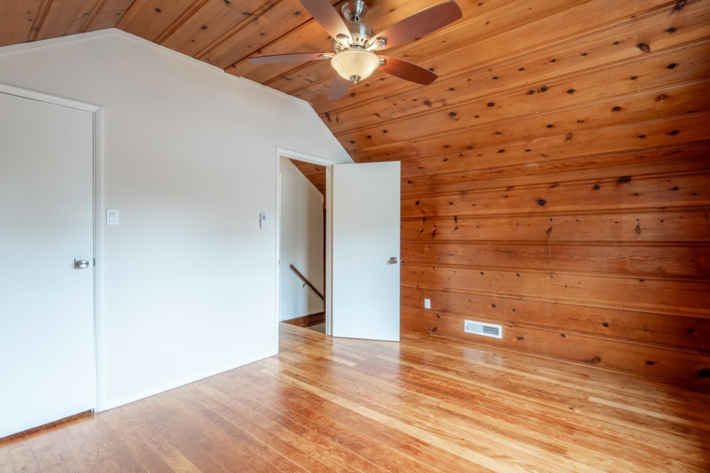 Detail Gallery Image 16 of 27 For 1222 Lincoln Ave, Pacific Grove,  CA 93950 - 4 Beds | 1 Baths